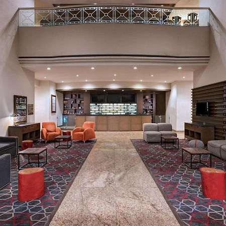 フォー ポインツ バイ シェラトン ギャレリア モンテレイ モンテレー エクステリア 写真 The lobby of the hotel