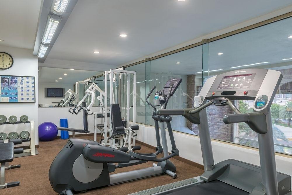 フォー ポインツ バイ シェラトン ギャレリア モンテレイ モンテレー エクステリア 写真 The gym at the hotel
