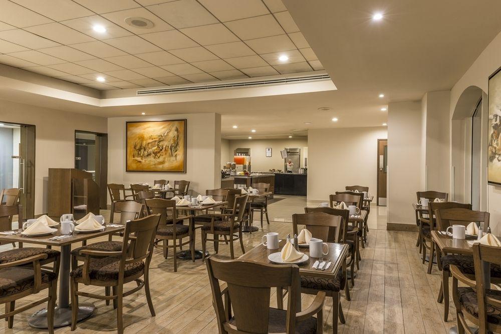 フォー ポインツ バイ シェラトン ギャレリア モンテレイ モンテレー エクステリア 写真 The restaurant at the hotel