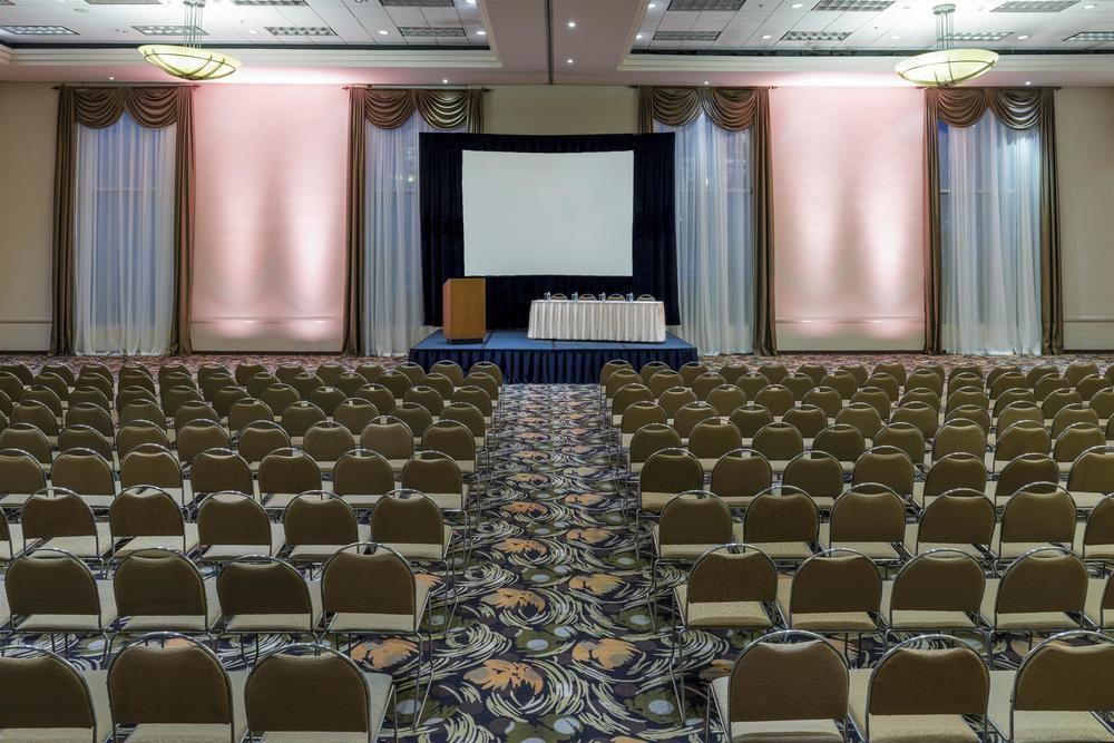 フォー ポインツ バイ シェラトン ギャレリア モンテレイ モンテレー エクステリア 写真 The ballroom at the Hilton San Francisco