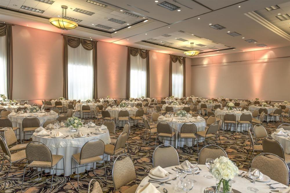 フォー ポインツ バイ シェラトン ギャレリア モンテレイ モンテレー エクステリア 写真 The ballroom at the Hilton San Francisco