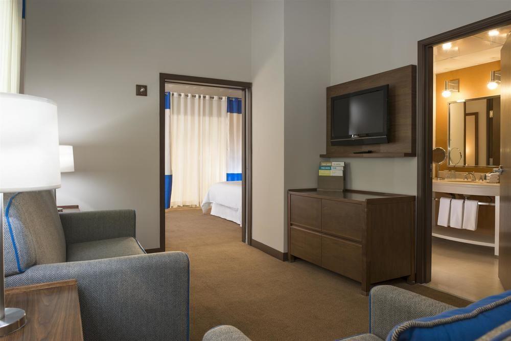 フォー ポインツ バイ シェラトン ギャレリア モンテレイ モンテレー エクステリア 写真 A typical suite at the Residence Inn