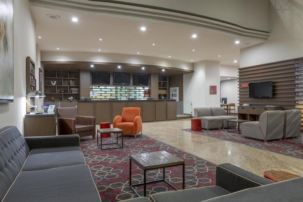 フォー ポインツ バイ シェラトン ギャレリア モンテレイ モンテレー エクステリア 写真 The lounge at the airport