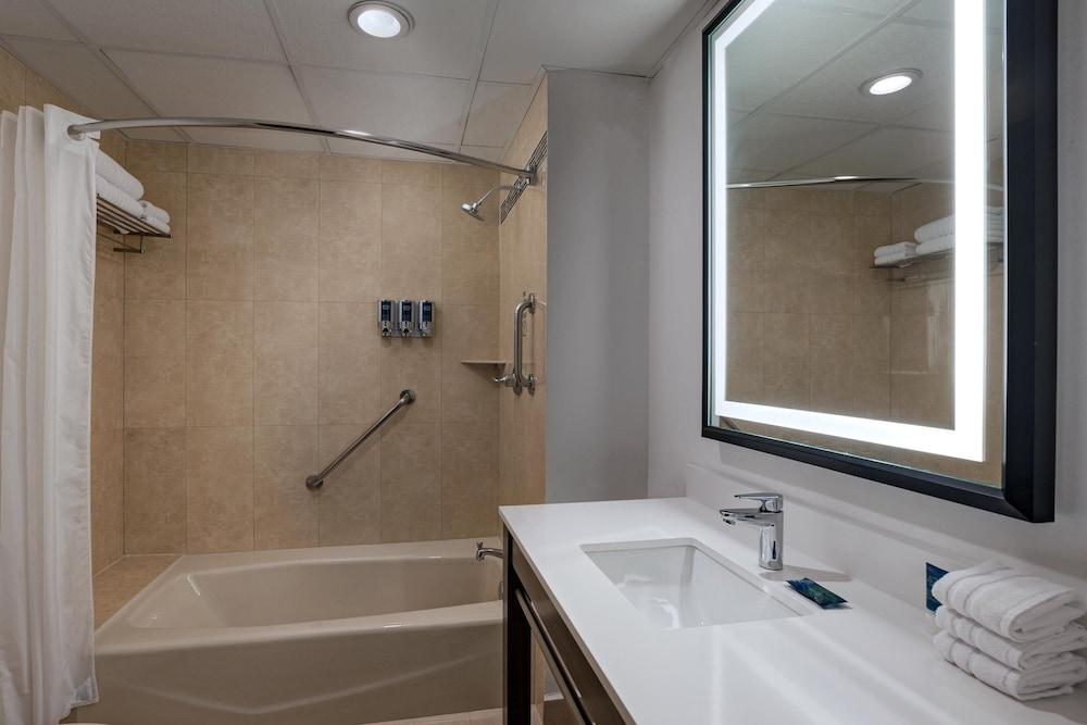 フォー ポインツ バイ シェラトン ギャレリア モンテレイ モンテレー エクステリア 写真 Bathroom