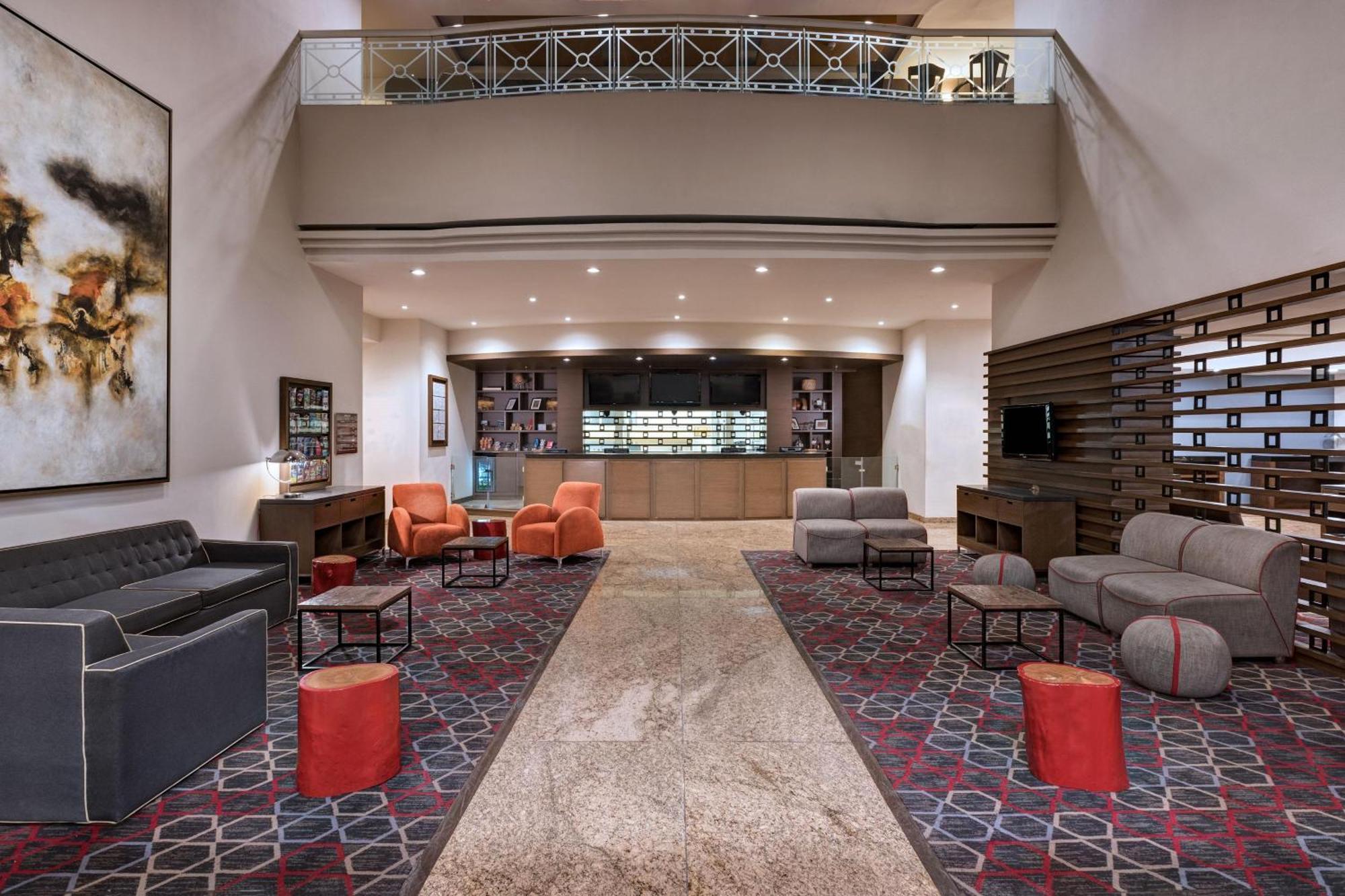 フォー ポインツ バイ シェラトン ギャレリア モンテレイ モンテレー エクステリア 写真 The lobby of the hotel