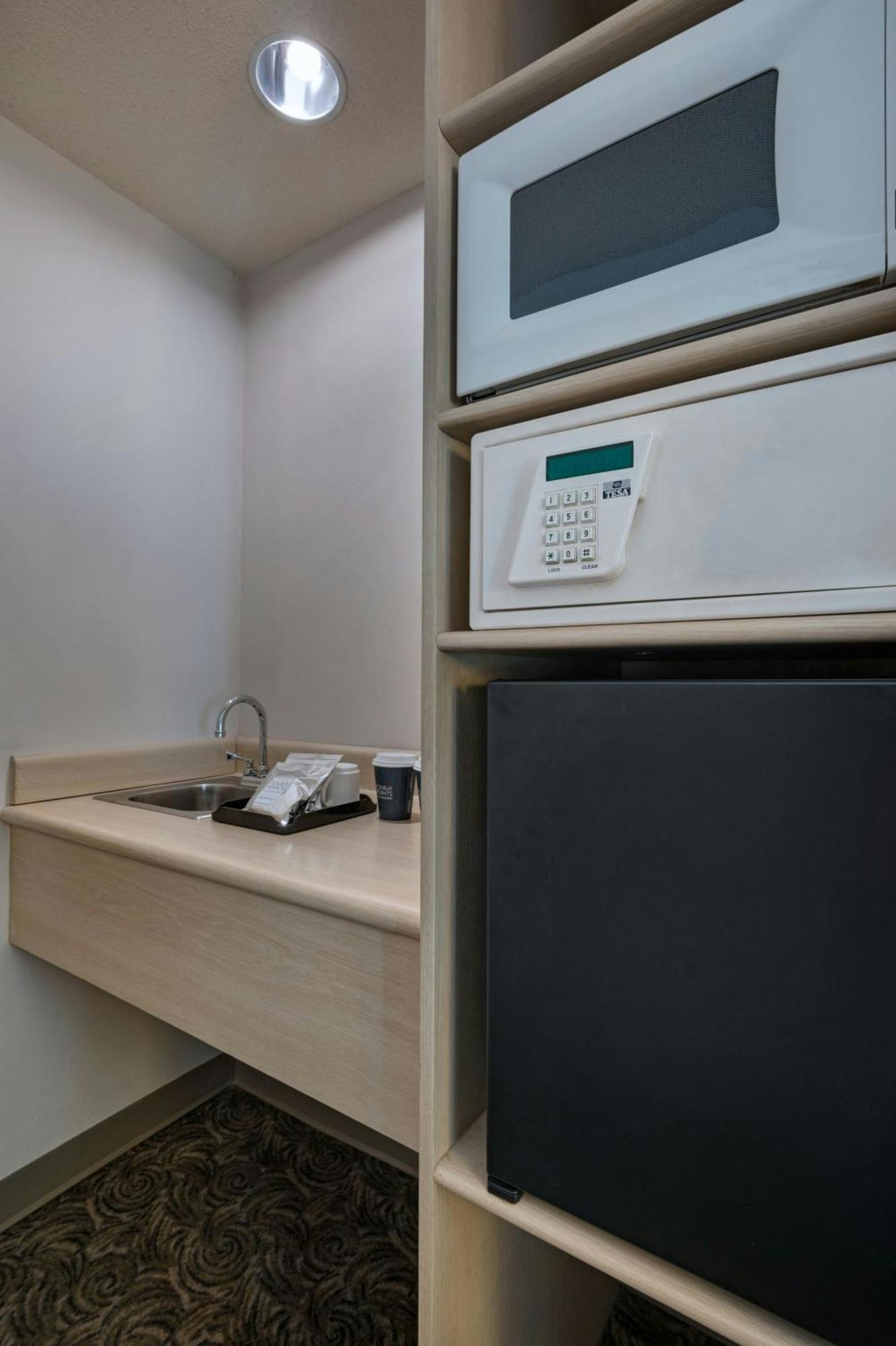 フォー ポインツ バイ シェラトン ギャレリア モンテレイ モンテレー エクステリア 写真 A safe in a hotel room
