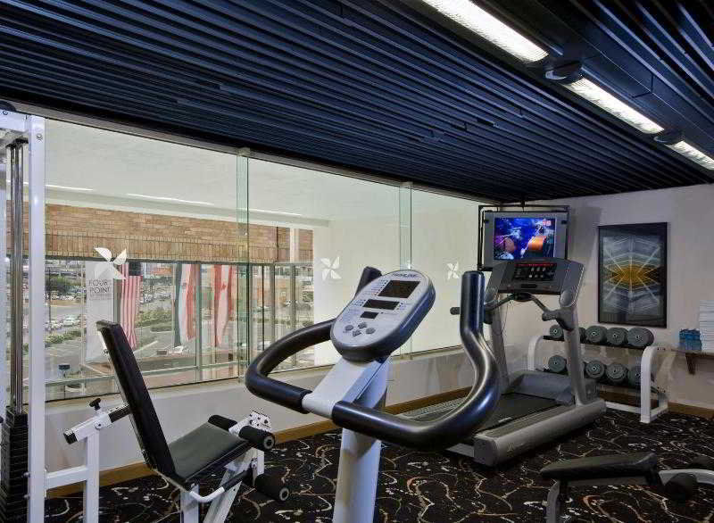フォー ポインツ バイ シェラトン ギャレリア モンテレイ モンテレー エクステリア 写真 The gym at the hotel
